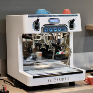 Ly espresso chiết xuất từ Máy Pha Cà Phê CARIMALI MODEL CENTRO PLUS 1 GROUP