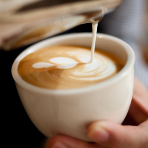 Barista sử dụng Máy Pha Cà Phê ALLEGRA MODEL LAMINA 2 GROUP
